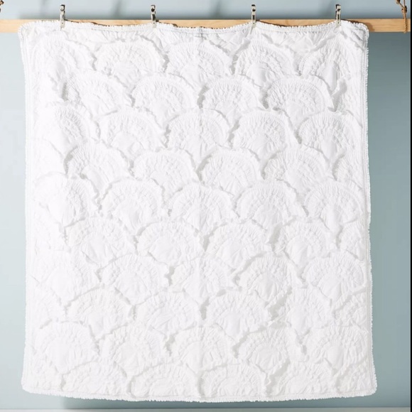 NEW Anthropologie Rivulets King Quilt White Z333-1 - Picture 3 of 3